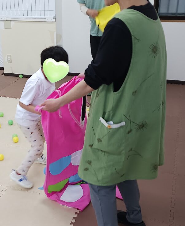 こいのぼりで玉入れ🎏